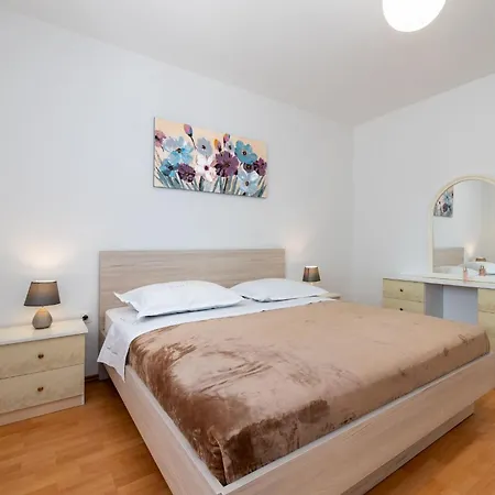 House Mm * Cavoglave