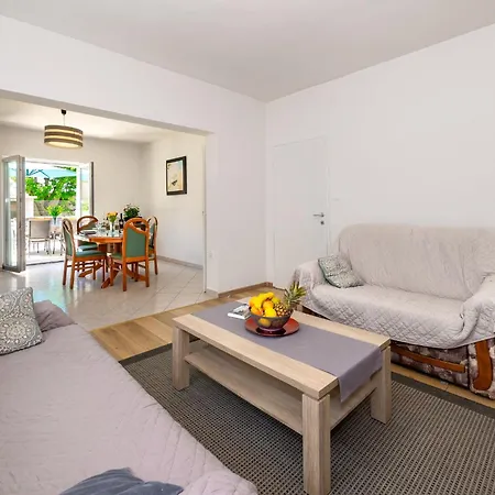 House Mm * Cavoglave