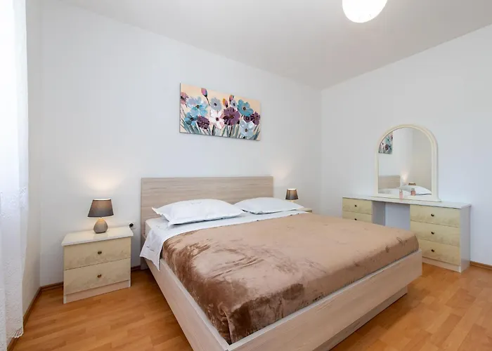 House Mm * Cavoglave