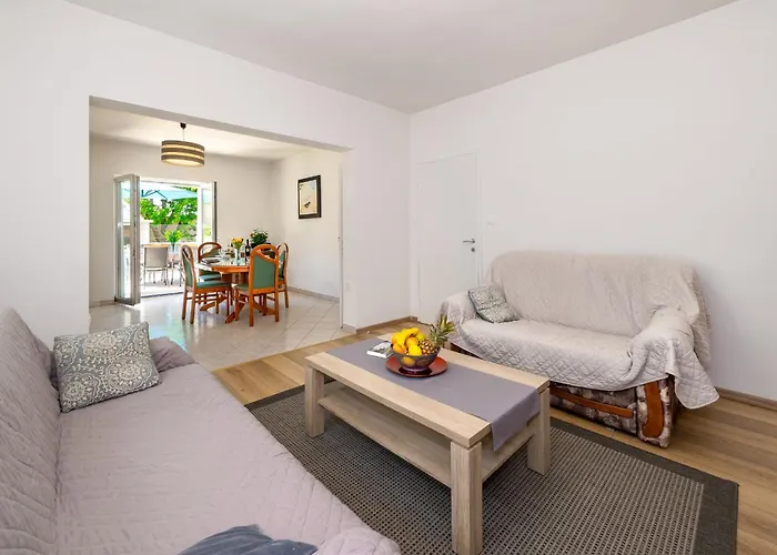 House Mm * Cavoglave